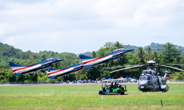 空軍八一飛行表演隊在馬來西亞蘭卡威表演