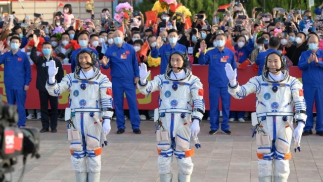 神舟十六號載人飛行任務航天員乘組出征儀式在酒泉衛星發射中心舉行