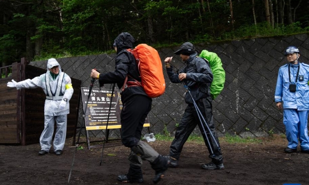 日本：富士山迎來登山季　首次收門票并限流