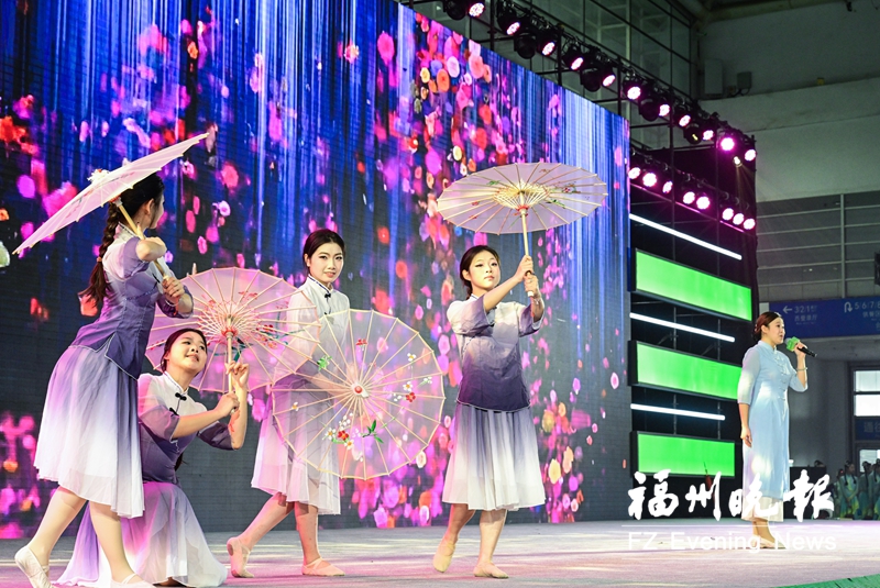 情景歌舞劇《世遺福茶 奔騰向海》上演