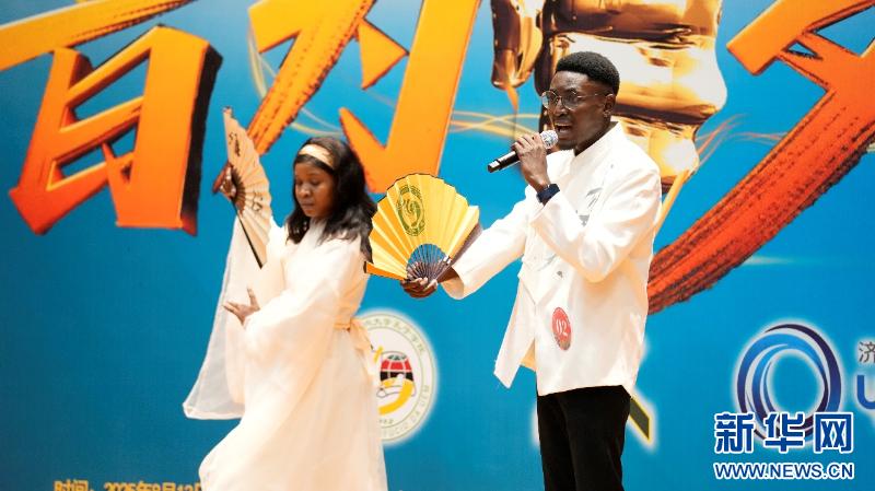 莫桑比克蒙德拉內大學孔子學院中文歌曲大賽搭建中莫友誼之橋