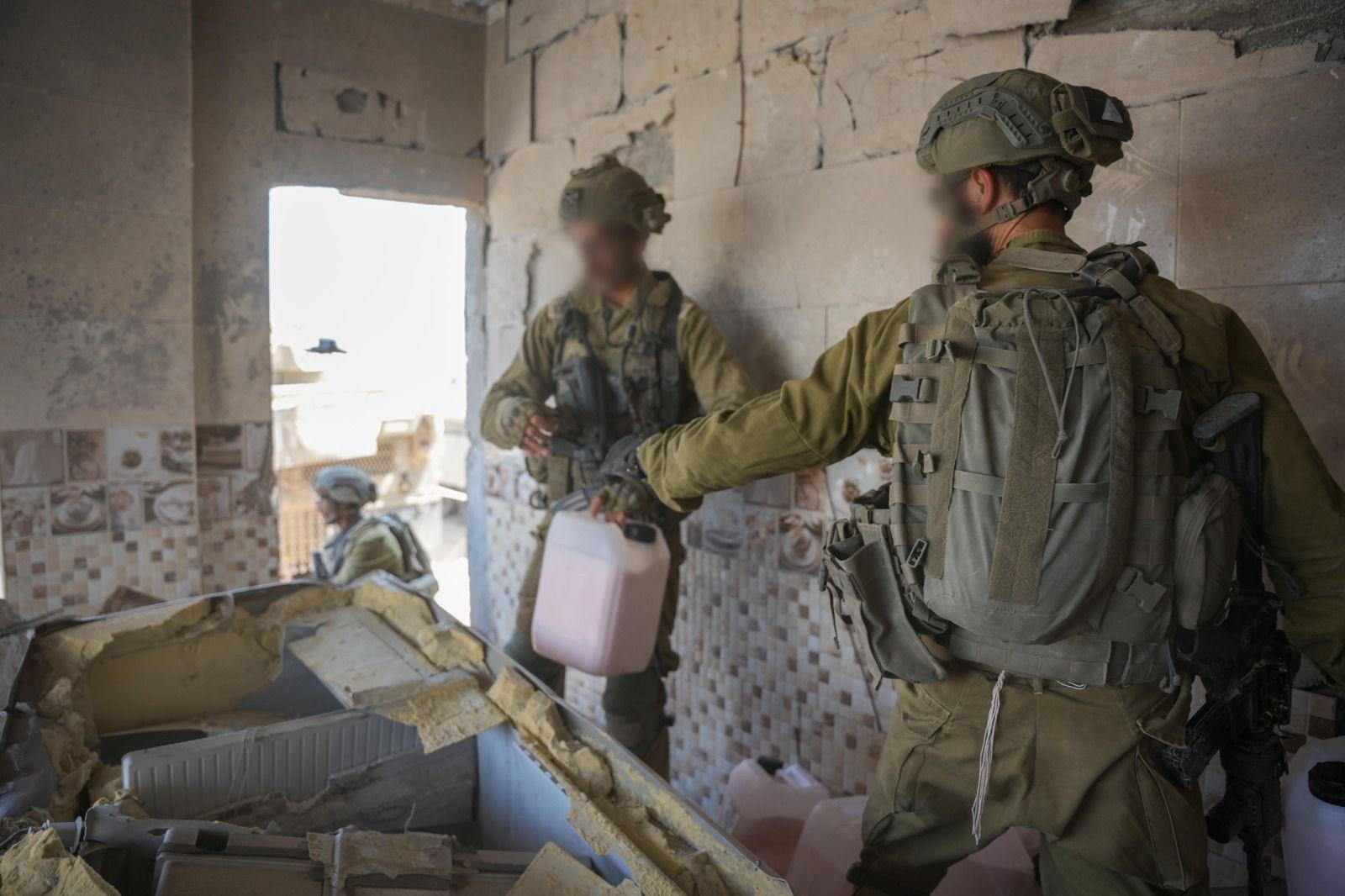 以軍在加沙城郊區(qū)恢復(fù)作戰(zhàn) 警告當(dāng)?shù)仄矫裣蚰铣冯x