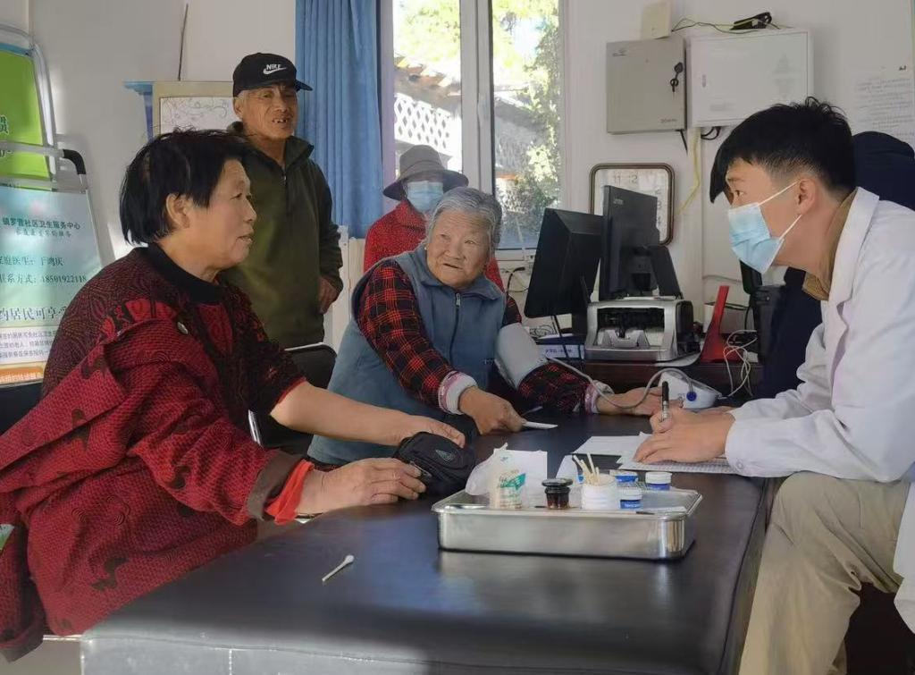 暴雨中的“逆行”：基層醫(yī)生于鴻慶的最后一次出診