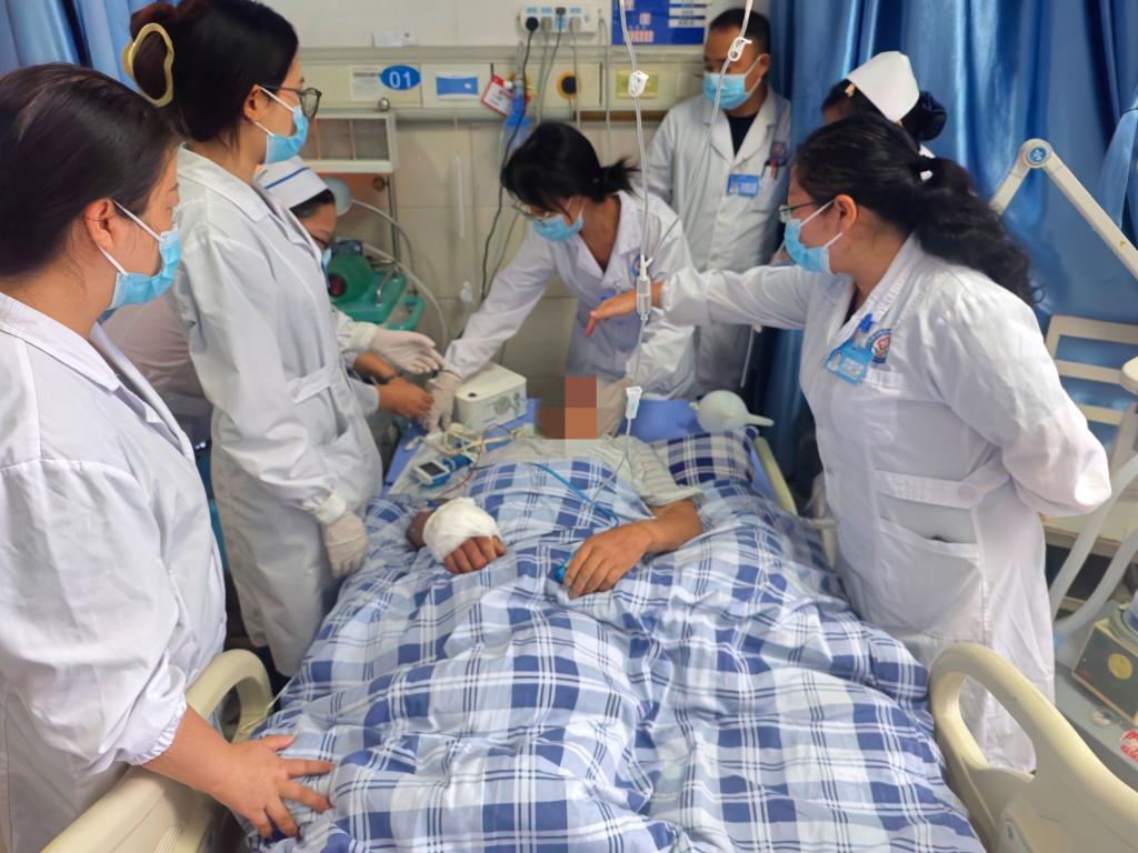 生死時速12小時，眼鏡王蛇咬傷的患者成功獲救