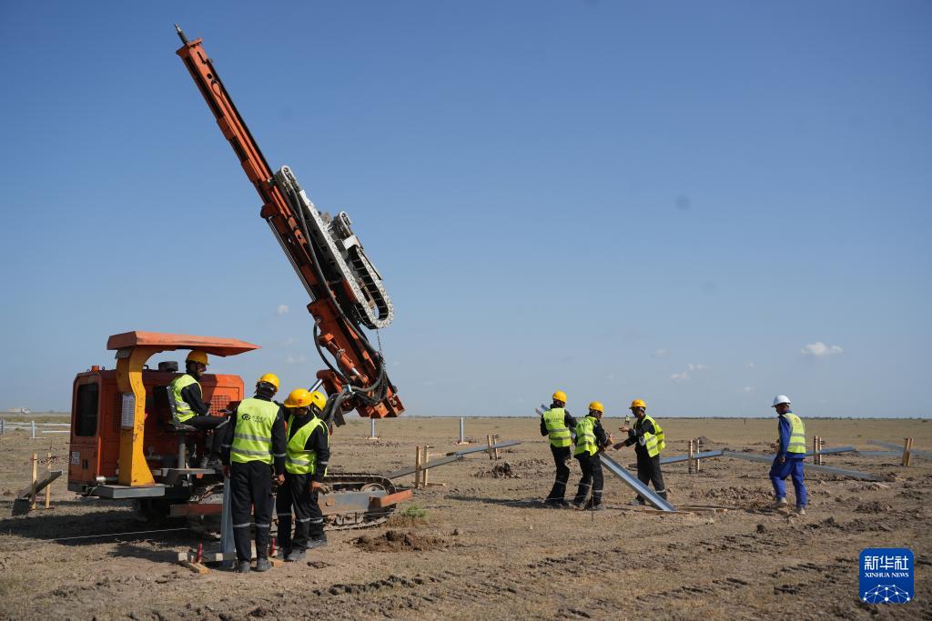 通訊丨“一帶一路”再添“綠意”——探訪在建阿塞拜疆最大光伏電站項目