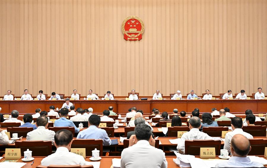 十四屆全國人大常委會第十七次會議舉行第二次全體會議 審議執(zhí)法檢查報告、專項工作報告等 趙樂際出席會議