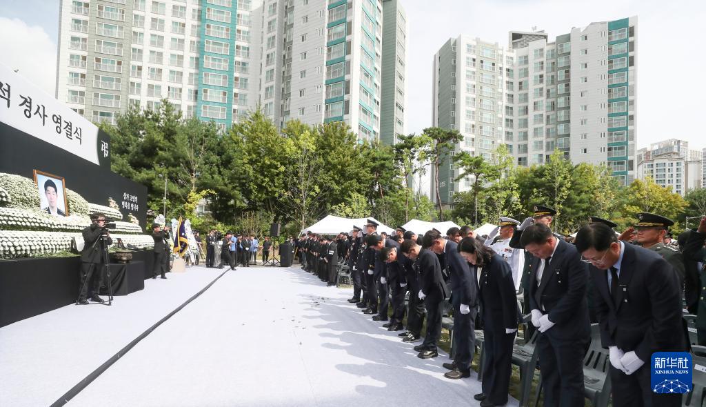 韓國為在營救中國公民過程中殉職的海警舉行遺體告別儀式