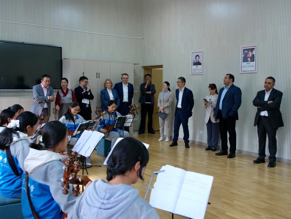 新華鮮報丨歐亞國家駐華使節西藏行 見證發展新氣象