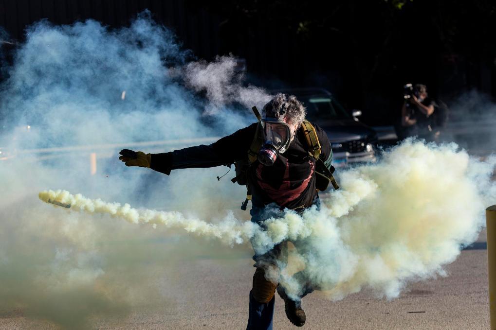 捆束兒童、使用催淚彈 美聯(lián)邦機(jī)構(gòu)激進(jìn)執(zhí)法遭抗議