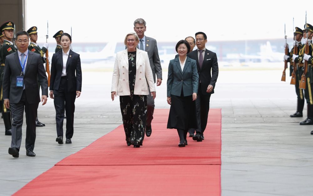 全球婦女峰會｜冰島總統托馬斯多蒂爾抵達北京