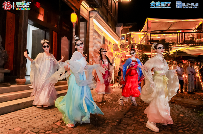 “周寧花月夜 千鯉共嬋娟”國(guó)慶嘉年華啟幕 千鯉共舞點(diǎn)亮國(guó)慶夜游新體驗(yàn)