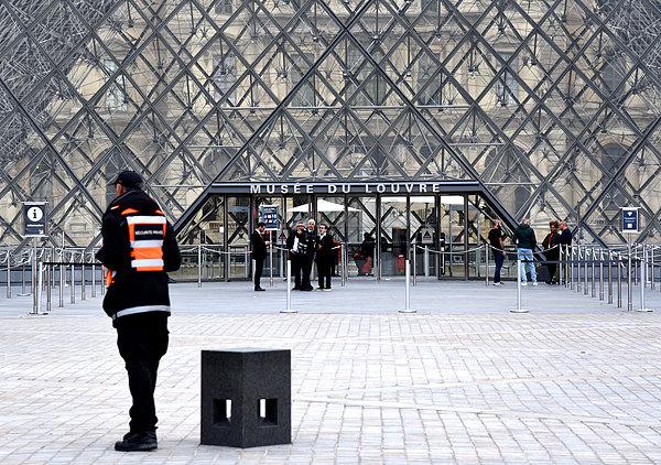 盧浮宮遭搶文物未投保 分析稱追回可能性低