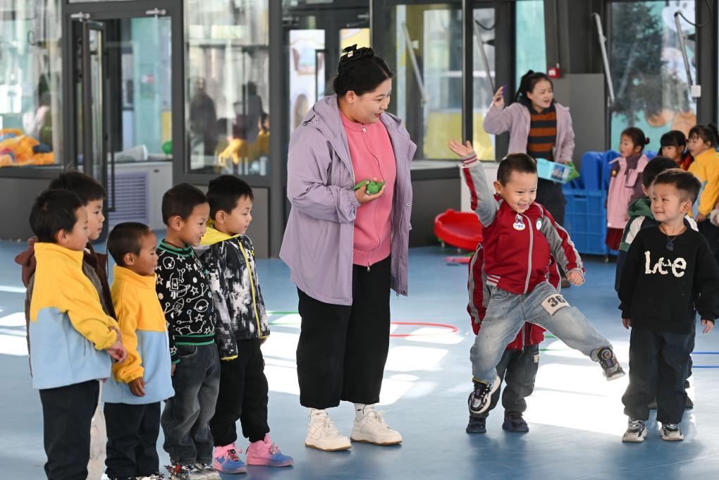 新華鮮報(bào)·“十四五”亮點(diǎn)丨輸送5500萬人才！中國(guó)建成規(guī)模最大且高質(zhì)量教育體系