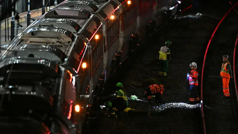 英國火車襲擊事件致數人重傷 反恐警察介入調查