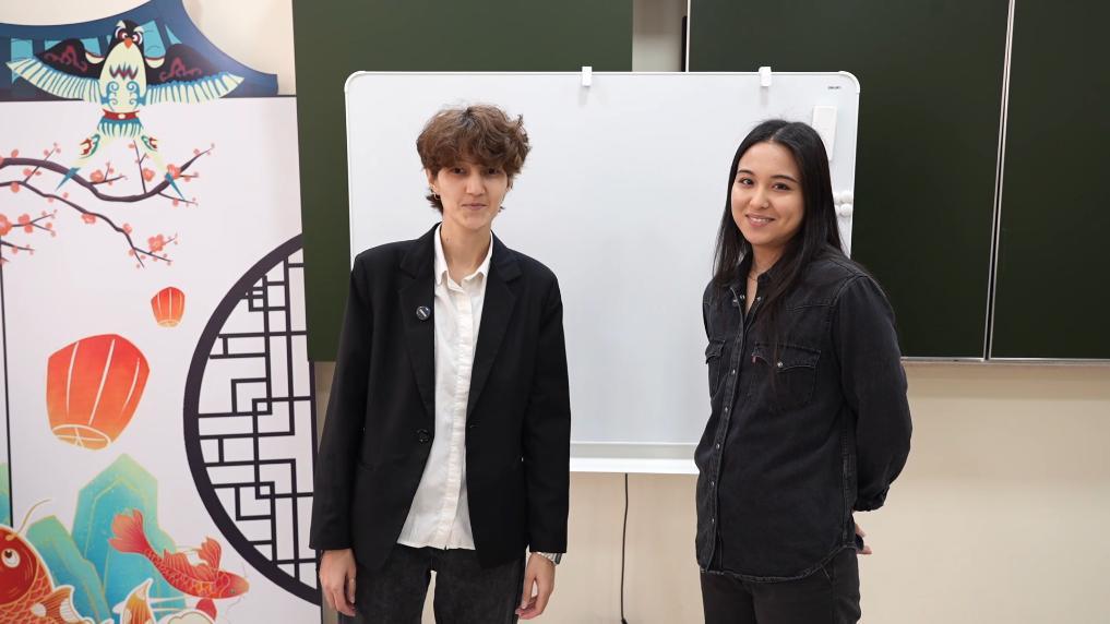 哈薩克女孩的中文第一課：對話杜尚別中文教師